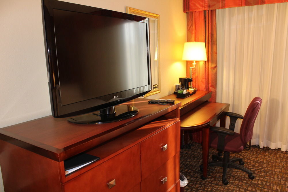 Holiday Inn - Memphis Downtown - Beale St. By Ihg Екстер'єр фото